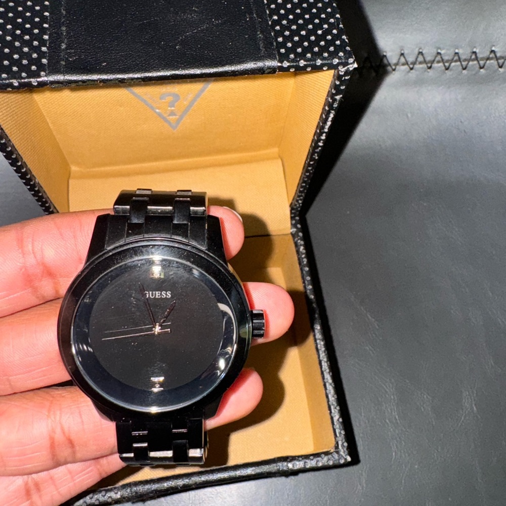 GUESS, Black